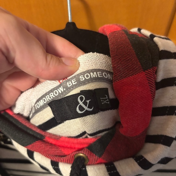 Ampersand Double Hood sweater - Picture 3 of 3